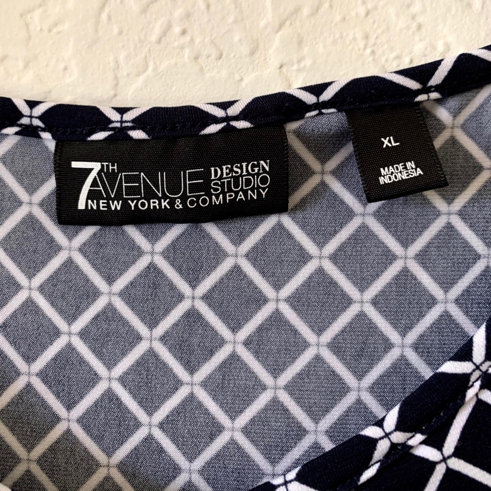 Sleeveless Blouse - Picture 6 of 6